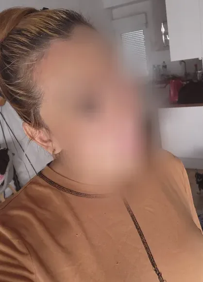 Amela, 36