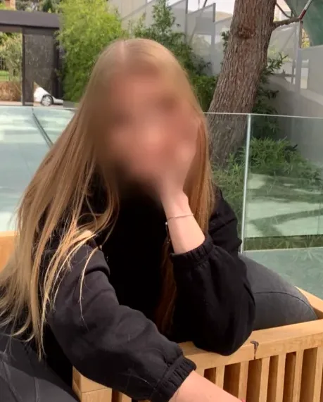 Astrid, 34