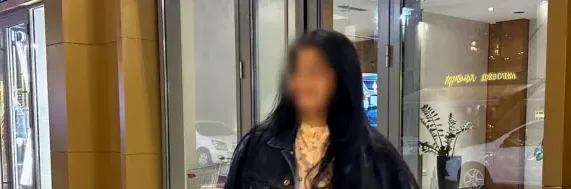 Caroline, 32